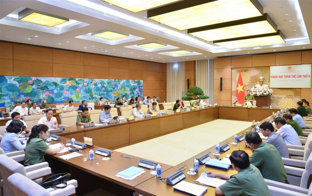 Sửa luật để tạo điều kiện cho công dân trong lĩnh vực xuất nhập cảnh, bảo đảm ANTT